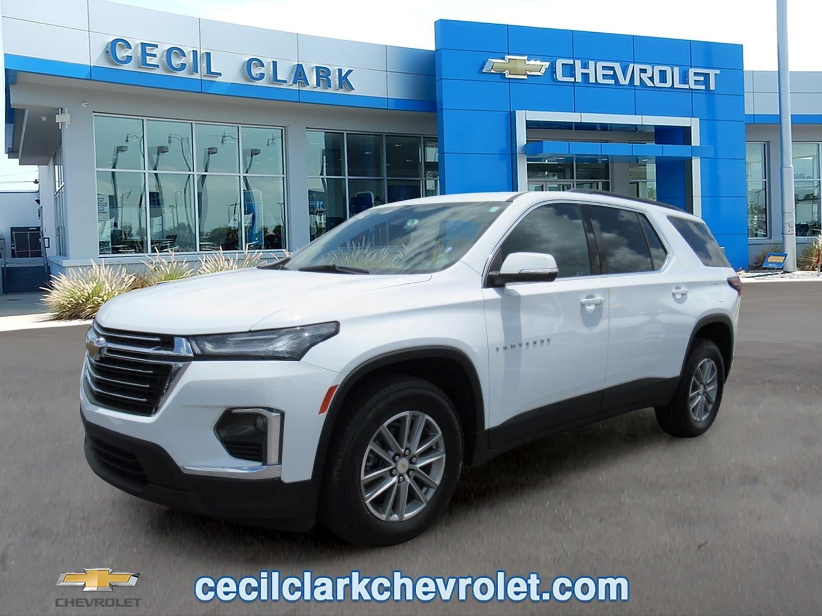 2023 Chevrolet Traverse LT Cloth in Summit White — front three-quarter view